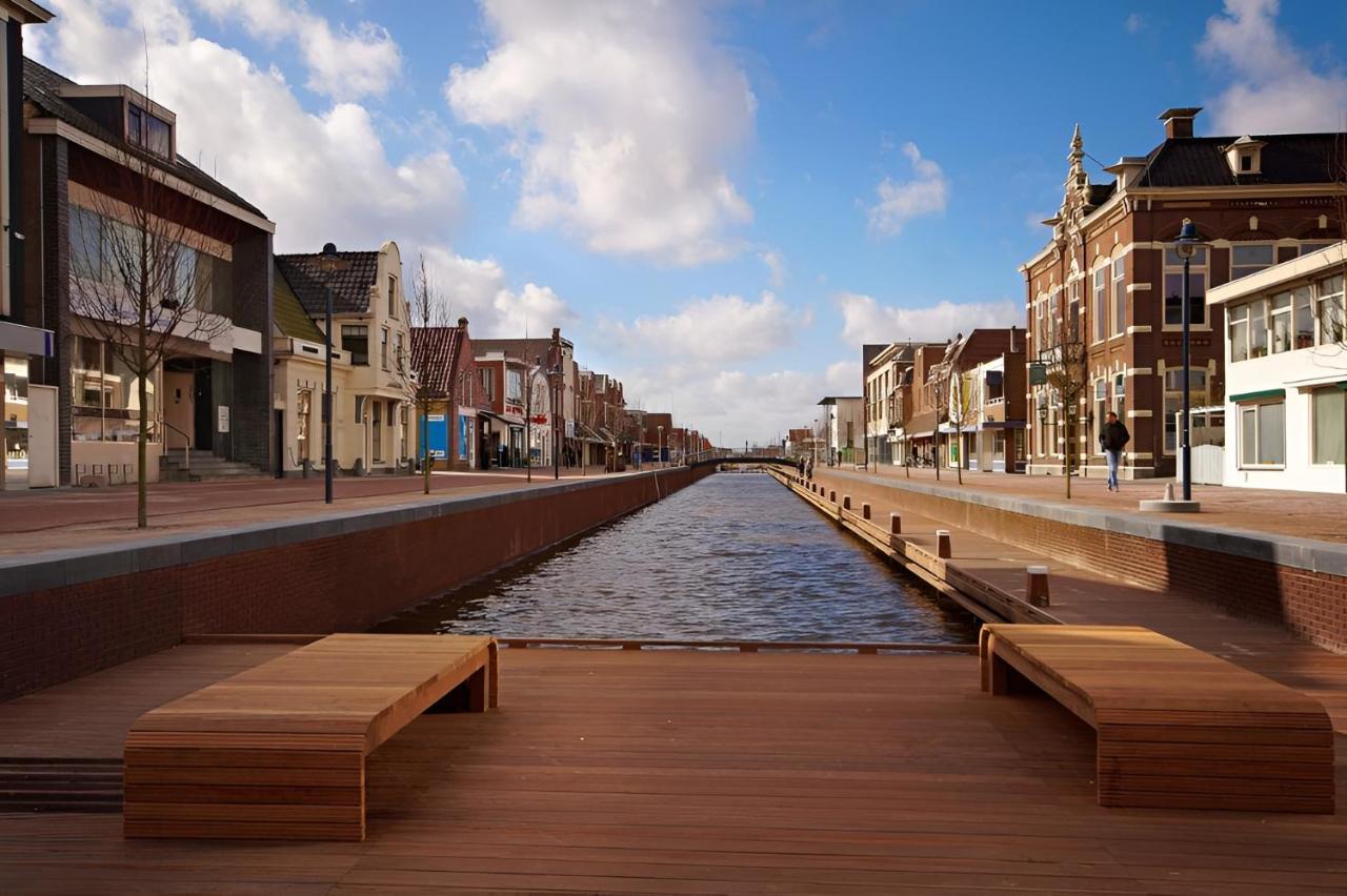 Woonboot In Sumar Gelegen Tussen Leeuwarden En Drachten Suameer Exterior foto